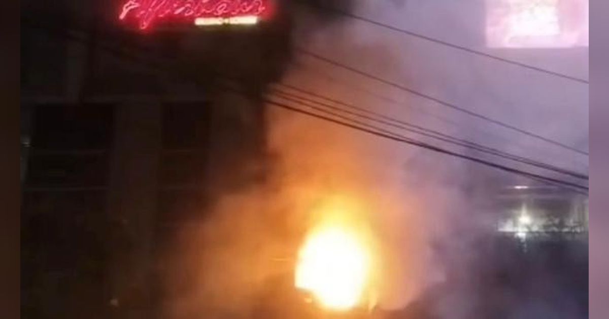 Kebakaran di Coffee Shop Point Square Lebak Bulus, 14 Mobil Damkar Dikerahkan