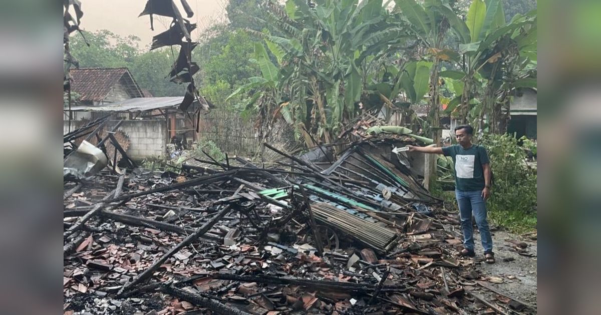 Kebakaran Rumah Blora: Uang Tunai Rp65 Juta dan Motor Ludes Dilalap Api