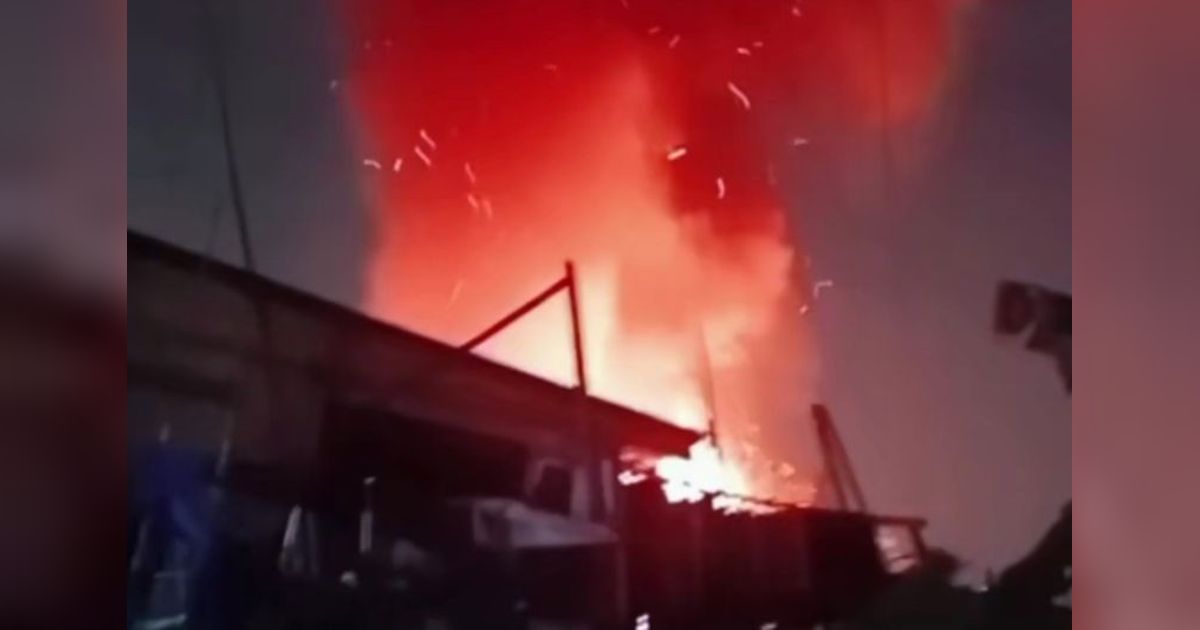 Kebakaran Rumah Dinas Jatinegara: 11 Unit Damkar Berhasil Padamkan Api Tanpa Korban Jiwa