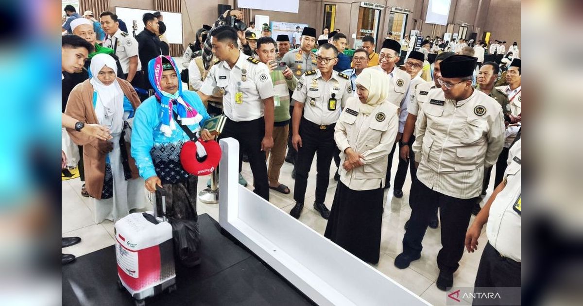 Khofifah: Layanan Seamless Corridor Percepat Debarkasi Jamaah Haji Surabaya