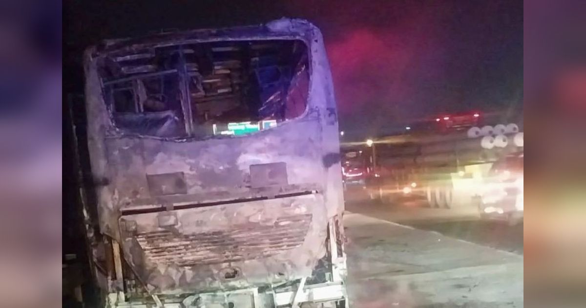 Polres Karawang Pastikan Tak Ada Korban Jiwa dalam Kebakaran Mikrobus Tol Japek KM 55
