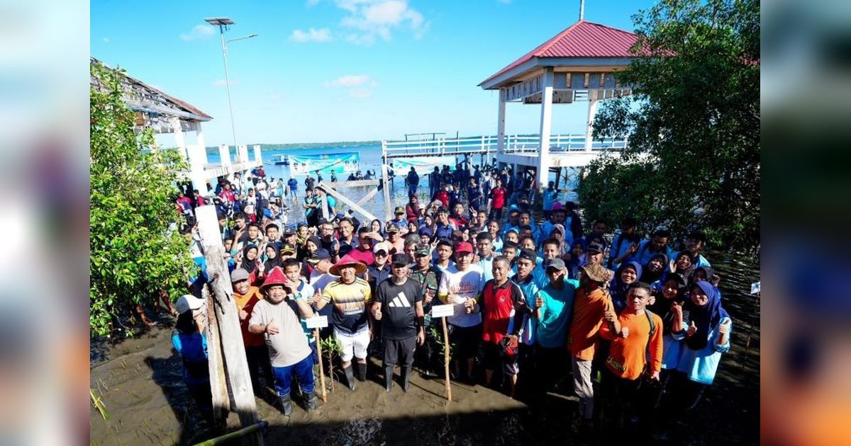Gubernur Sulsel dan Pelajar Gelar Penanaman Mangrove Selayar, Hijaukan Pesisir