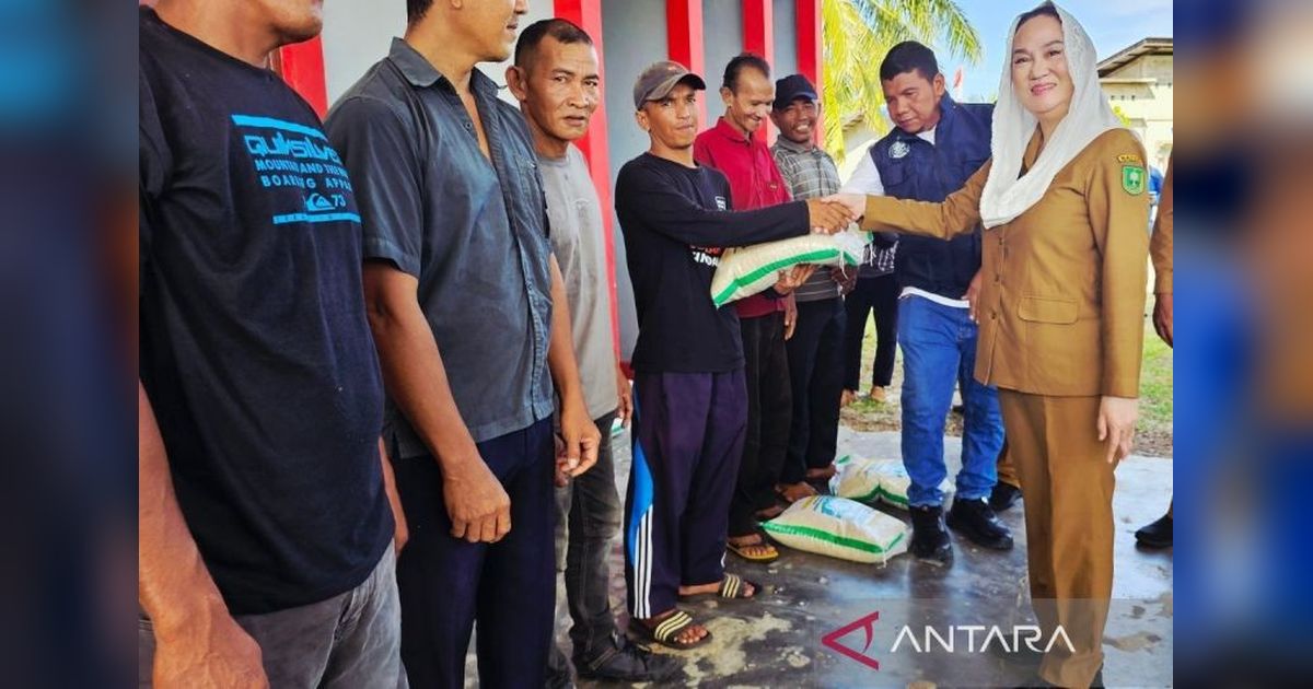 Pemkab Natuna Salurkan Bantuan Beras untuk Keluarga Rawan Pangan, Ringankan Beban Hidup