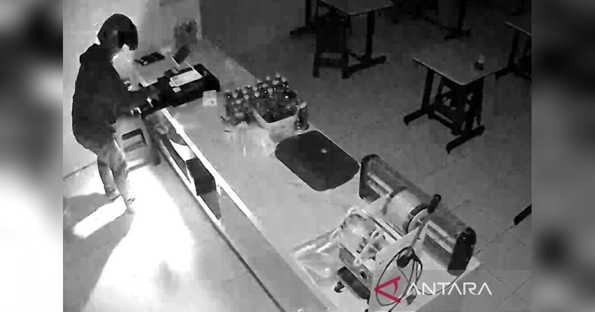 Polisi Buru Pelaku Pembobolan Toko Ayam Krispi di Makassar, Kerugian Jutaan Rupiah