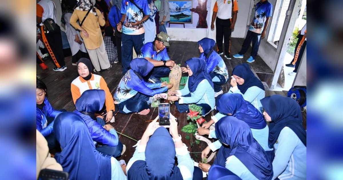 Lanud RSA Natuna Ubah Sampah Kayu Pesisir Jadi Kerajinan Bernilai Ekonomi, Dorong Kerajinan Sampah Kayu Natuna