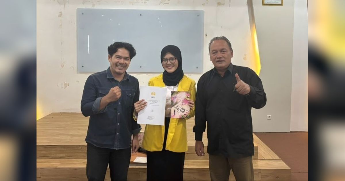 Mahasiswi Unnes Ita Kurniawati Lulus dengan Novel, Bukti Fleksibilitas Tugas Akhir Kreatif