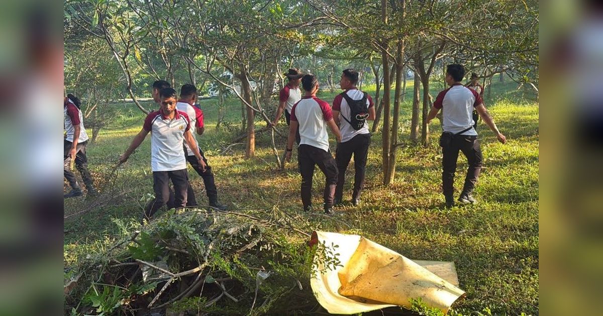 Polres Lombok Tengah Bersihkan Sampah di Bypass Menuju Bandara, Ajak Warga Jaga Lingkungan