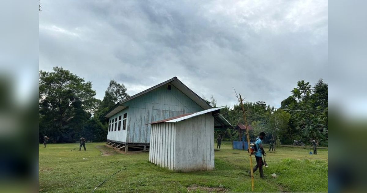 TNI Perkuat Toleransi Beragama di Papua Melalui Aksi Bersih Gereja