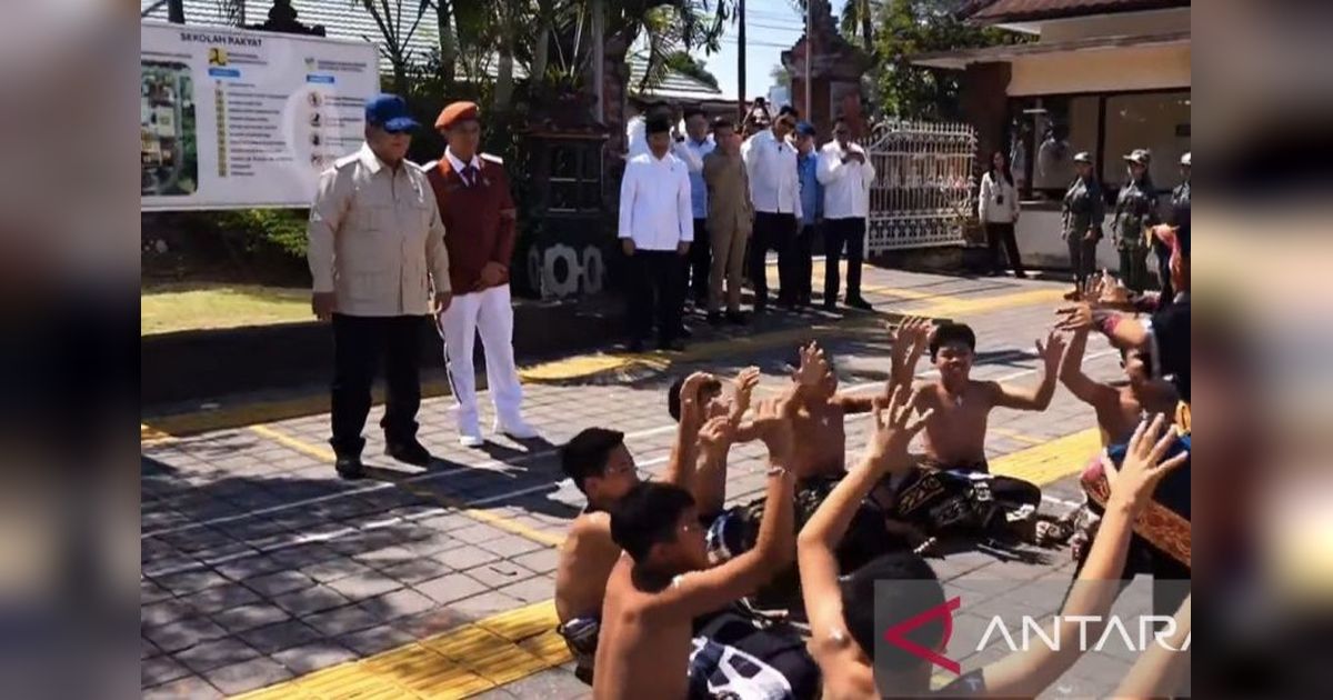 Presiden Prabowo Tinjau Sekolah Rakyat di Tabanan Bali, Disambut Tarian Khas