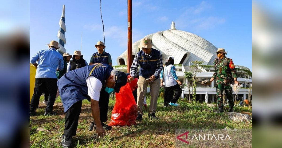 Aksi Bersih-bersih: 300 Pejuang Lingkungan IKN Kumpulkan 330 Kg Sampah di Masjid Negara