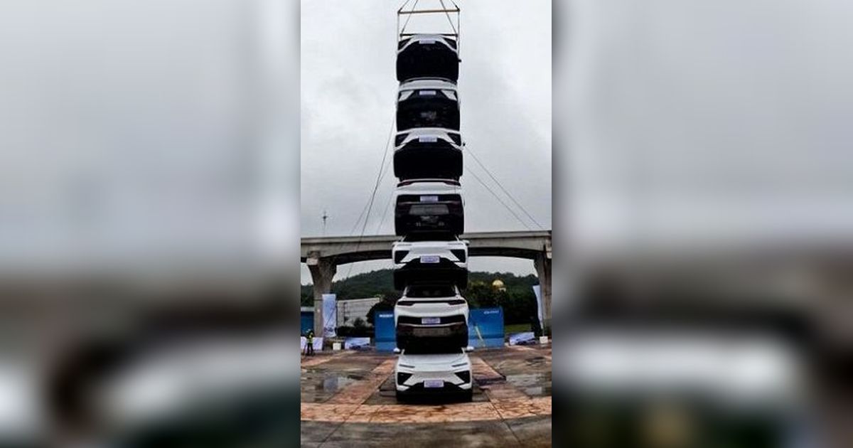 Buktikan Kekuatan Bodi, Chery Tumpuk 7 Mobil Listrik Terbarunya