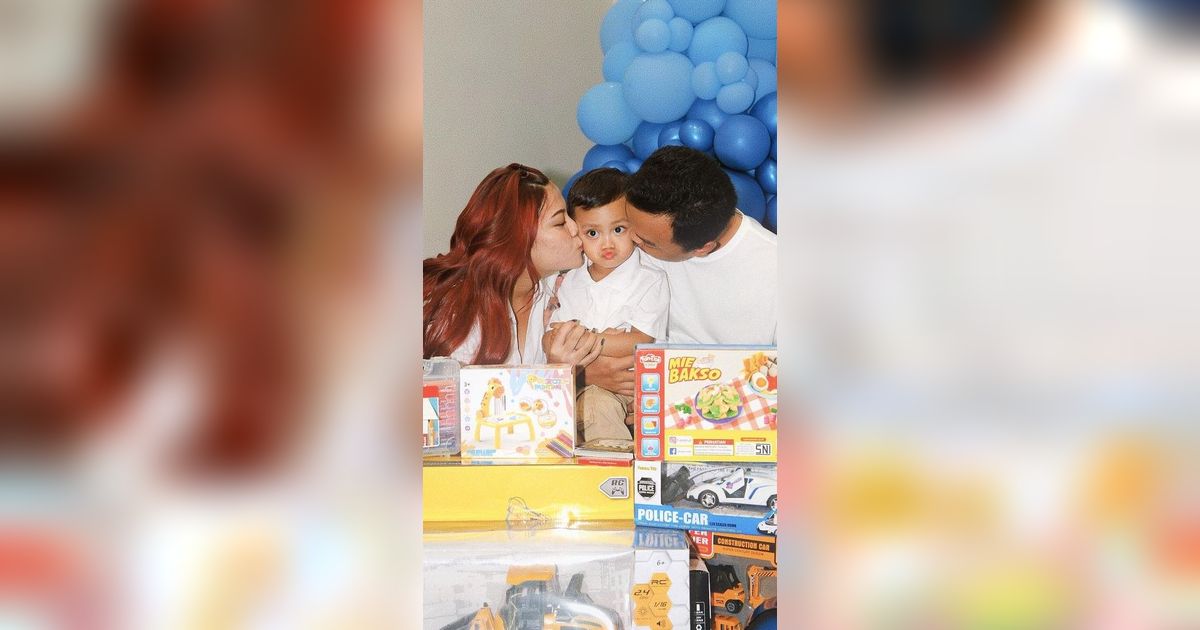 Potret Hangat saat Hanum Mega Bareng Mantan Suami Merayakan Ulang Tahun Anak