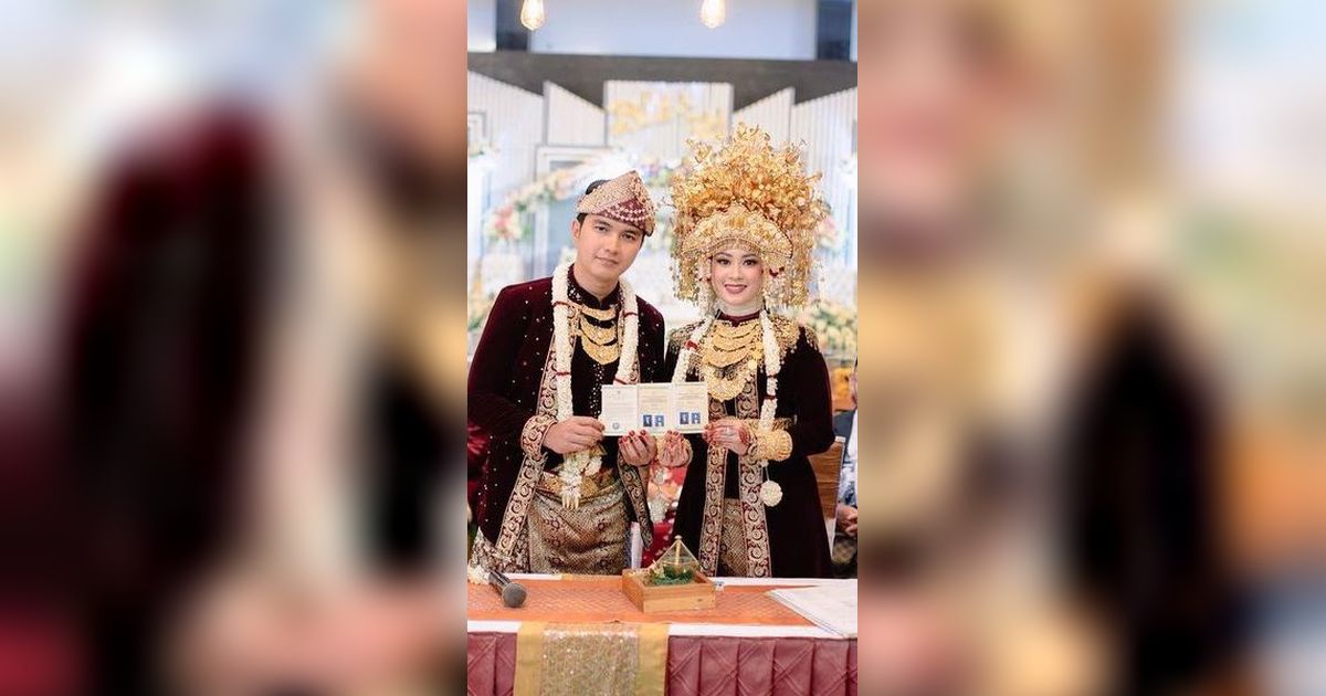 Suami Kerap Viral Gegara Hal Nyeleneh, Ini Potret  Istri Aldi Taher yang Cantik dan Kalem