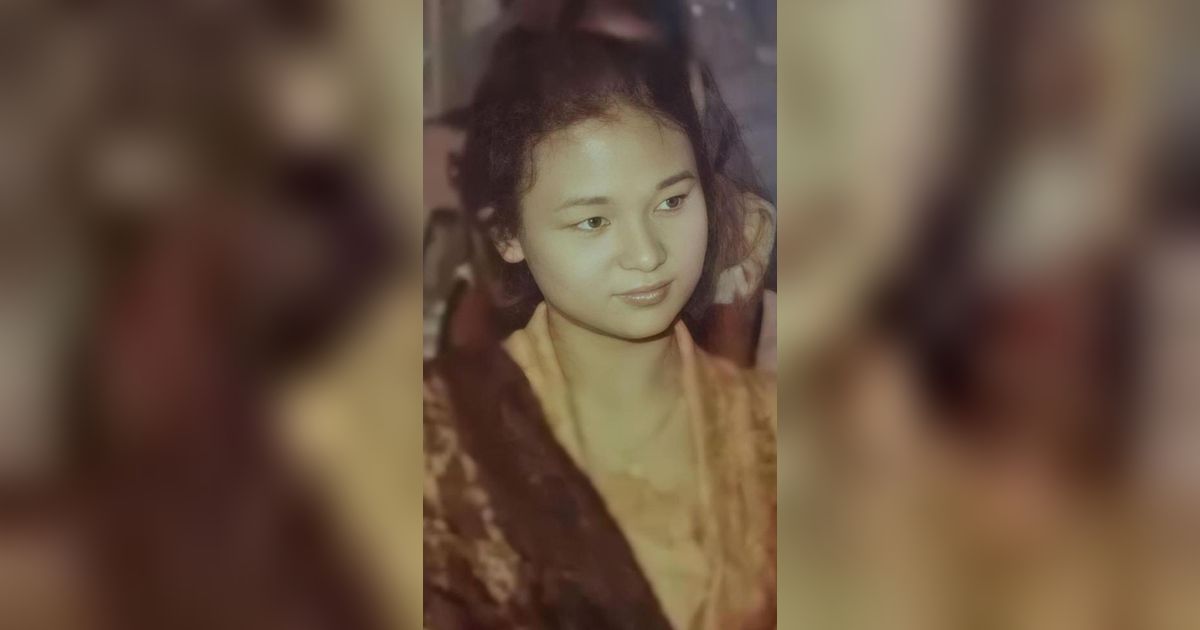 Wanita Manis Berkebaya Ini Potret Masa Muda Ibu Dua Penyanyi Senior Terkenal, Coba Tebak?
