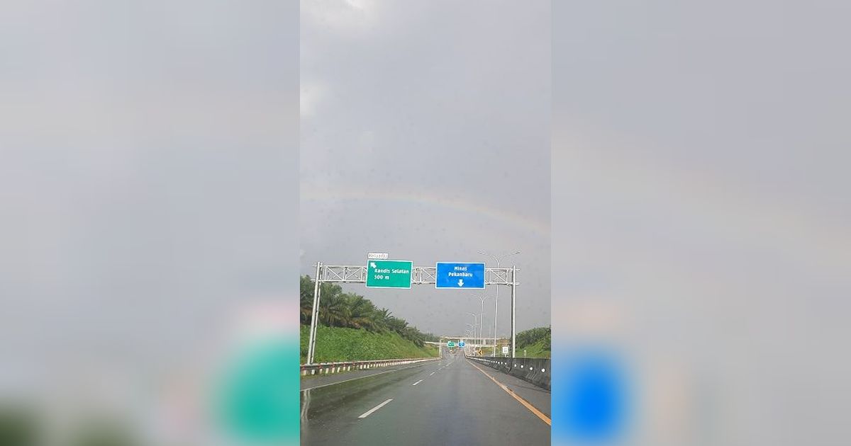 Penampakan Langit Biru dan Pelangi di Pekanbaru saat Kabut Asap Hilang Diguyur Hujan