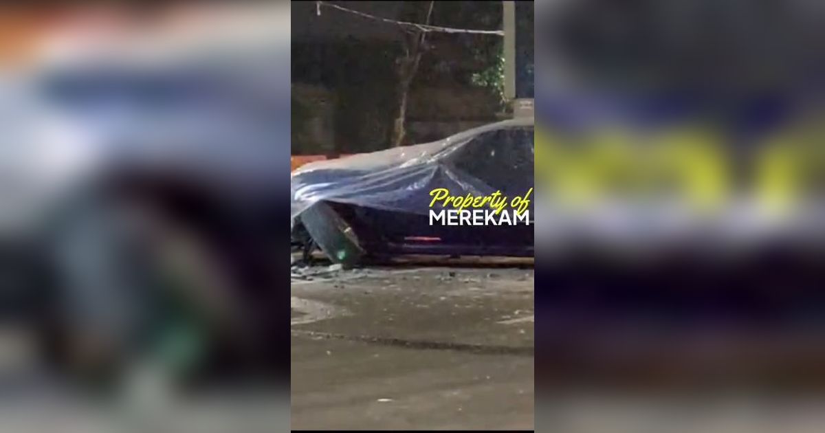 Sopir Tak Dapat Kendalikan Kecepatan, Mercedes Maserati Ringsek Tabrak Pembatas Jalan