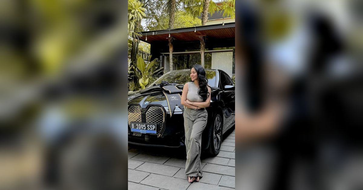 Rachel Vennya Pamer Mobil Rp2,4 Miliar: Bisa Beli, Ga Bisa Nyetir!