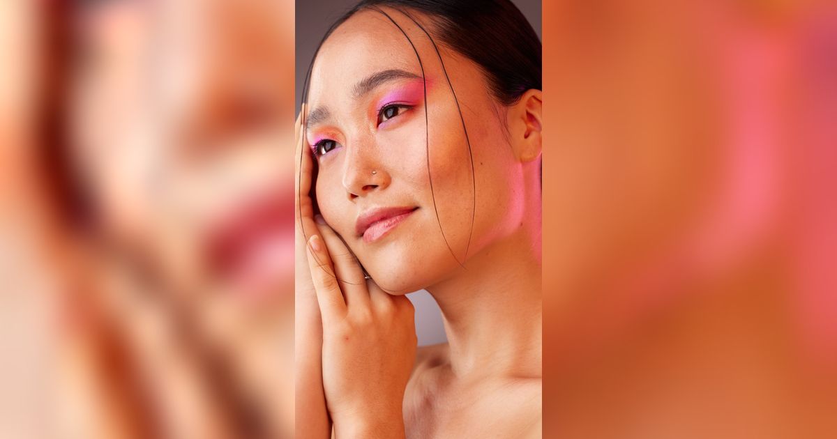 Bright & Intense Eye Makeup jadi Tren Hingga 2024