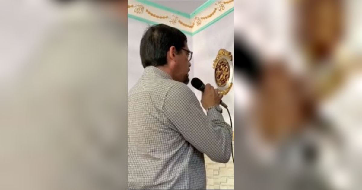 Pria Asal Madinah Tiba-tiba Adzan di Masjid Pasuruan, Suaranya Langsung Bikin Tangis Pecah