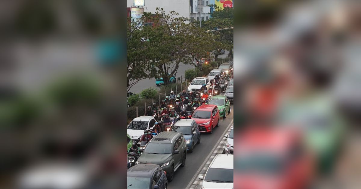 Heboh 'Pocong' di Margonda Depok Tuai Pro dan Kontra