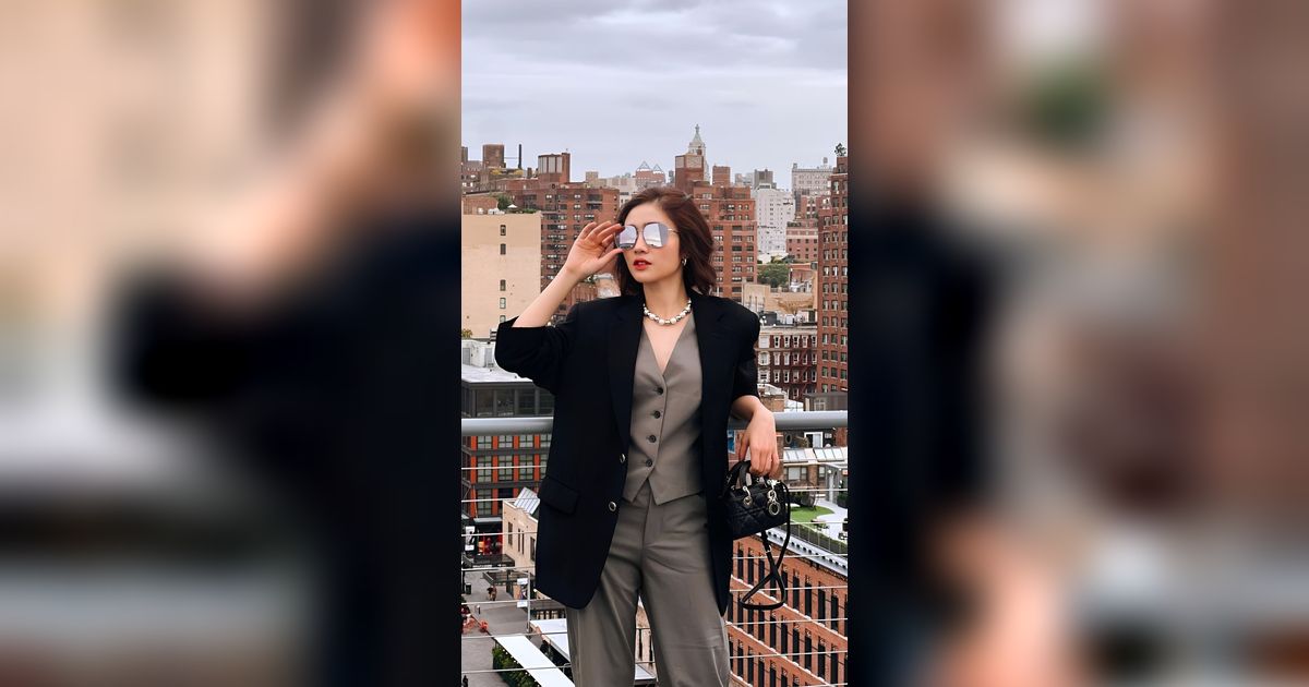 Style New Yorker Febby Rastanty, Sunglasses Jadi Andalan