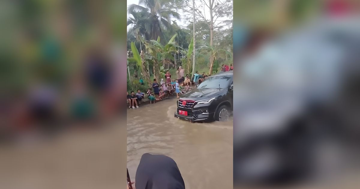 Viral Video Mobil Pejabat di Bengkulu Tak Berhenti Saat Lintasi Jalan Rusak yang Sedang Didemo Warga dengan Memancing di Kubangan