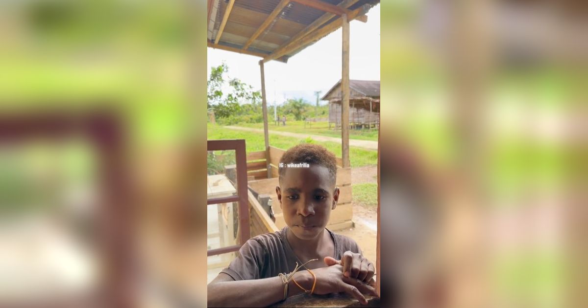 Bela-belain Tukar Udang dengan Gula, Bocah Papua Ternyata Kerjakan Tugas Sekolah Sambil Ngopi