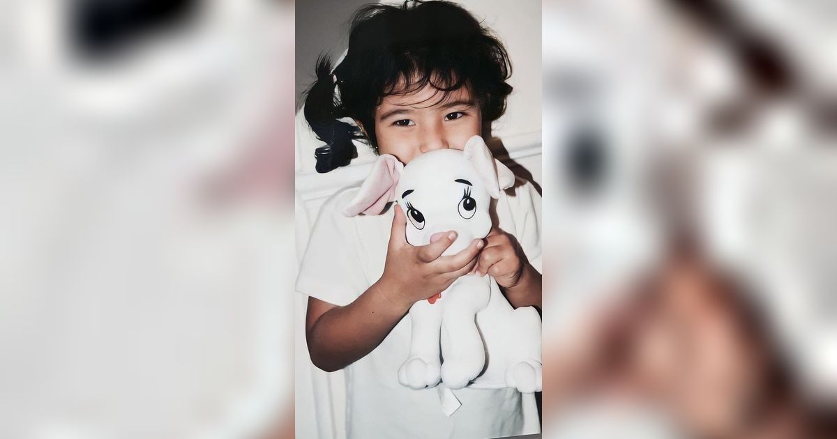 Anak Perempuan Ini Putri Hot Mom yang Pernah Pacari Berondong, Petunjuknya Ada di Bagian Mata