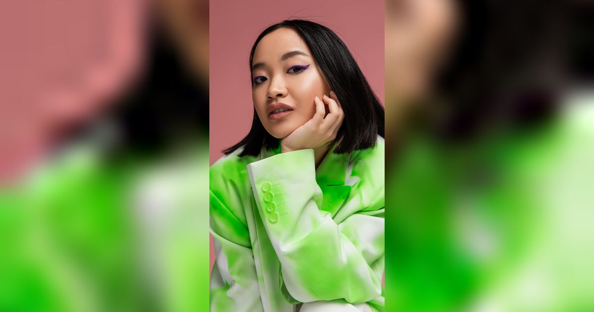 Wing Eyeliner ala Makeup Artist, Efeknya Seperti Face Lift
