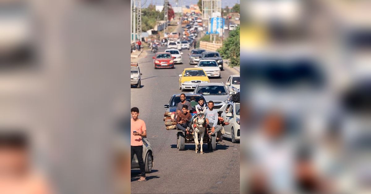 FOTO: Ketakutan, Ribuan Warga Jalur Gaza Mengungsi Saat Israel Siapkan Serangan Darat