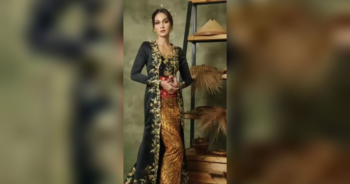 Berdarah Blasteran, Pesona para Artis Cantik Tanah Air Kenakan Kebaya ini Bak Putri Jawa
