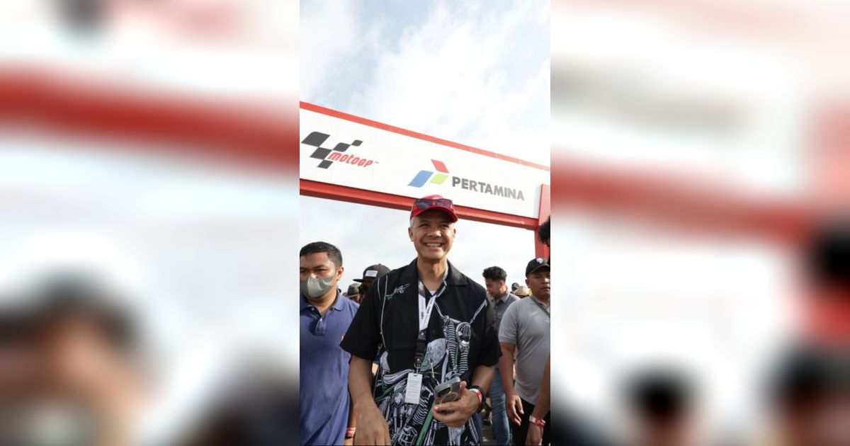 Nonton MotoGP di Sirkuit Mandalika, Ganjar 'Diserbu' Penonton untuk Berswafoto