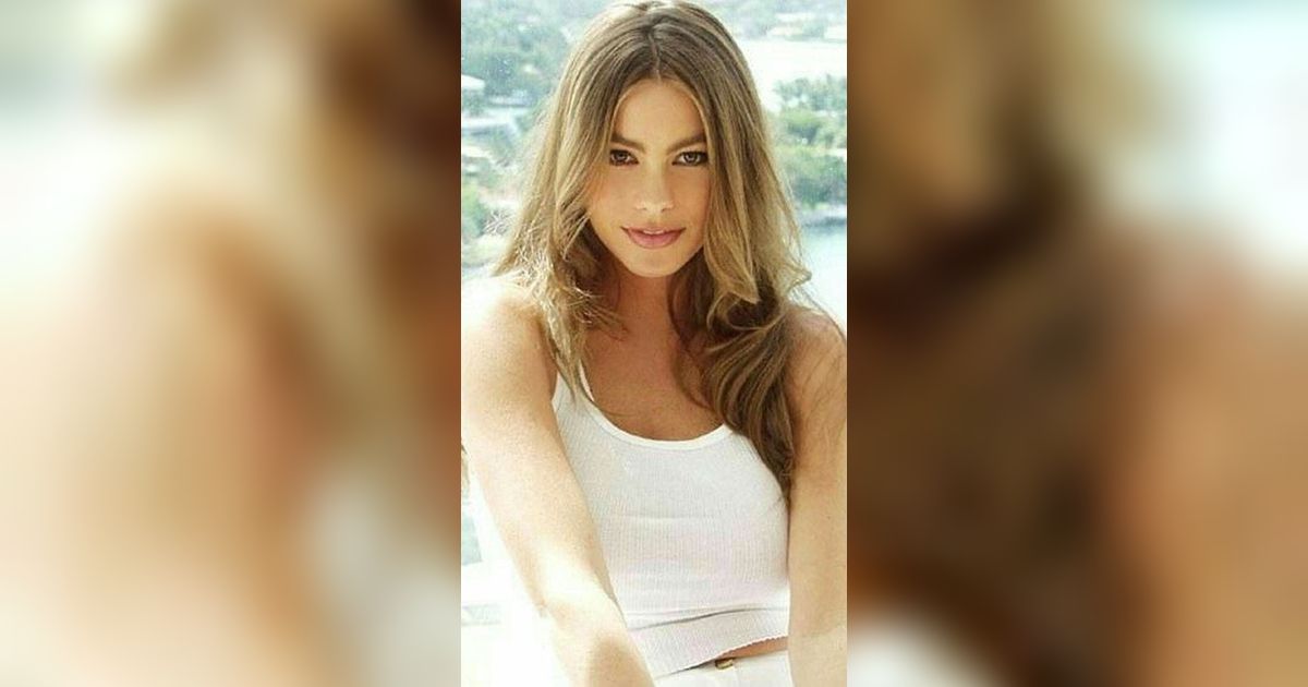 8 Foto Cantik Sofia Vergara Yang Masih Terlihat Awet Muda di Usia 51 Tahun