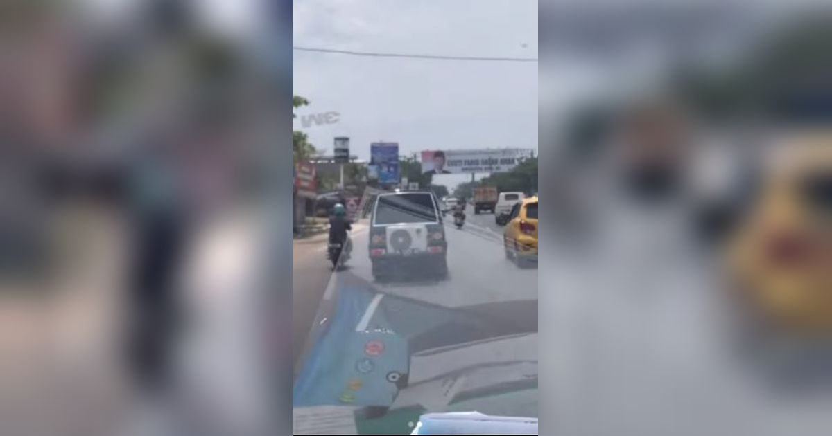 Bikin Salah Fokus, Mobil ini Dinginkan Kabin Pakai AC Ruangan Kipasnya sampai Dipasang pakai Keranjang