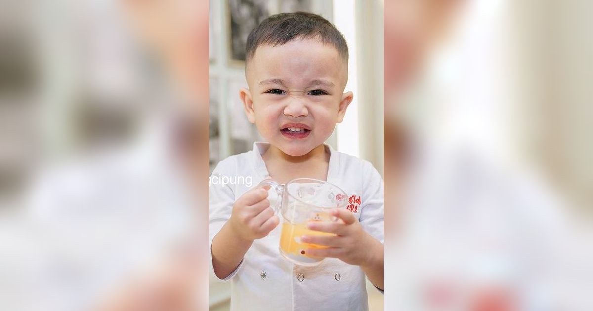 Potret Adu Gaya Rayyanza Vs Baby Fatih, Mana yang Lebih Keren?