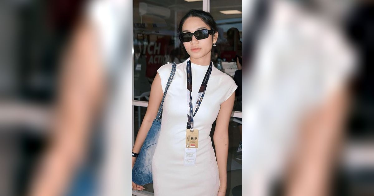 Tampil Cantik Saksikan MotoGP Mandalika, Azizah Salsha Tuai Kritik Gara-gara Foto Ini