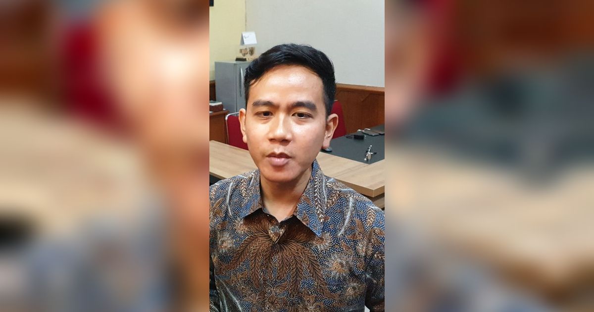 VIDEO: Gibran Ngakak Tuliskan Cuitan, Respon MK Tolak Batas Usia Capres & Cawapres