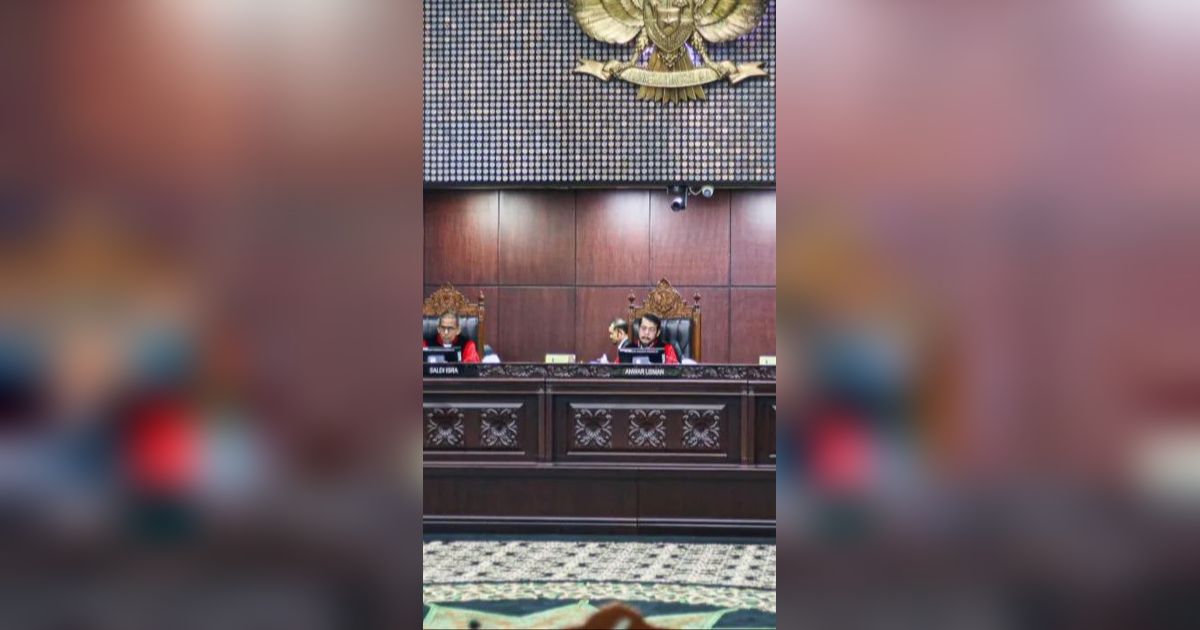 Profil Saldi Isra dan Arief Hidayat, Hakim MK yang Bongkar Keganjilan Putusan Kepala Daerah Bisa Maju Pilpres