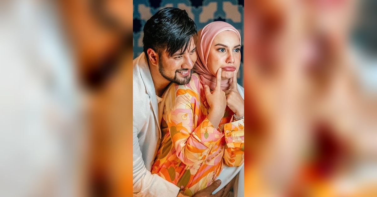 Diterpa Isu Cerai, Irish Bella dan Ammar Zoni Kompak Hadiri Pengajian