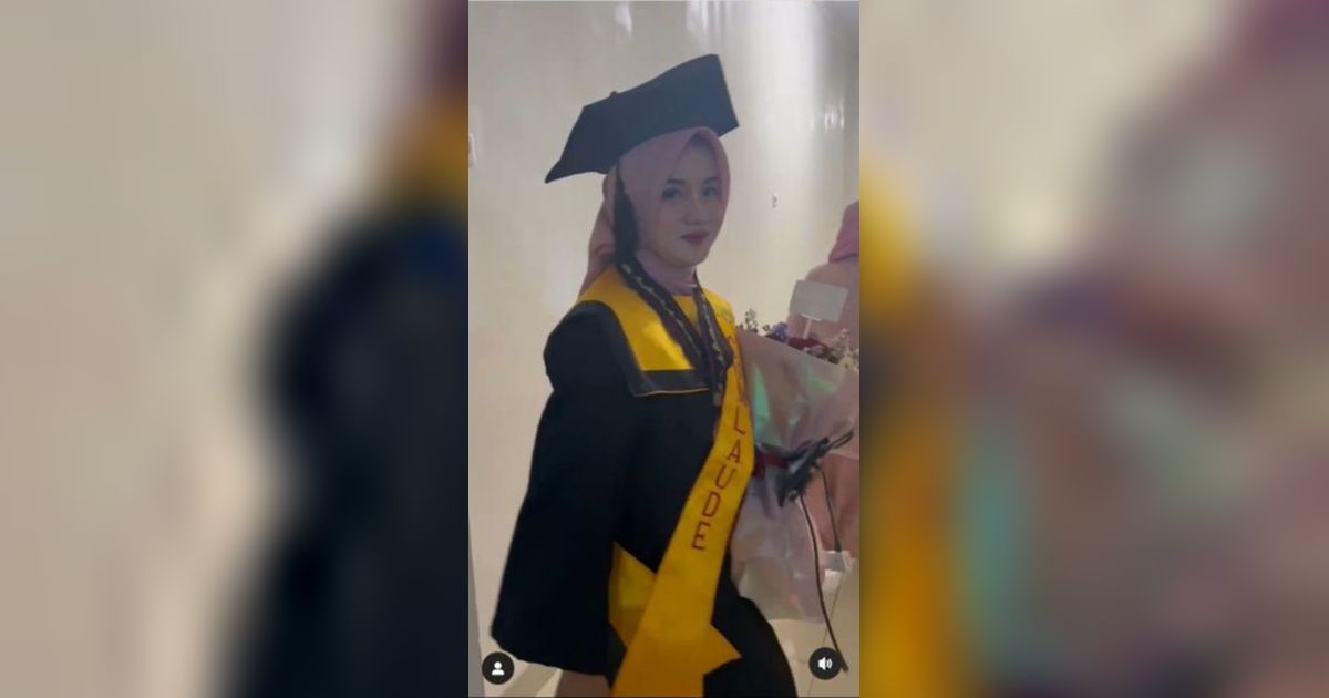 Momen Wisuda Wanita Ini Jadi Hadiah Terakhir Sebelum Sang Ayah Wafat, 'Sampai Bertemu Nanti di Surga Terindahnya Allah'