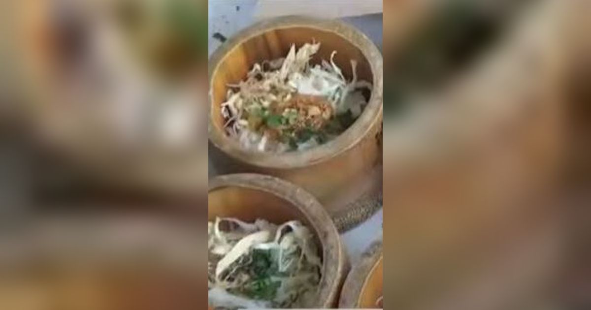 Menikmati Soto Bumbung, Kuliner Khas Klaten yang Disajikan di Atas Wadah Bambu