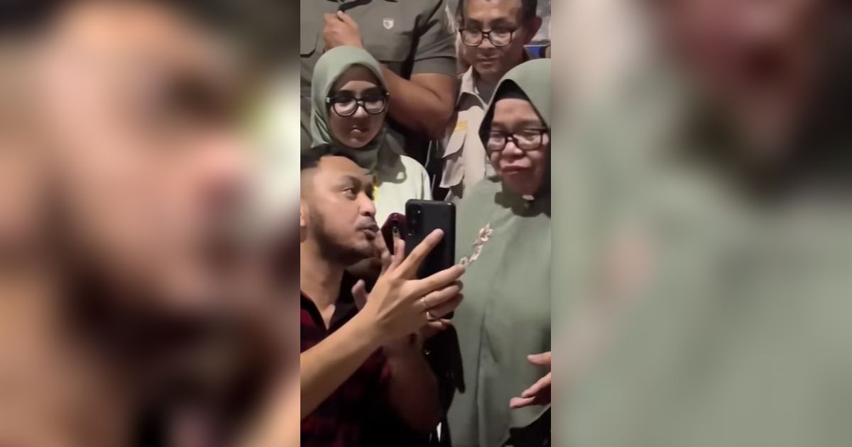 VIDEO: Kaesang & Giring Kena 'Skakmat' Emak-Emak Pendukung Capres Anies