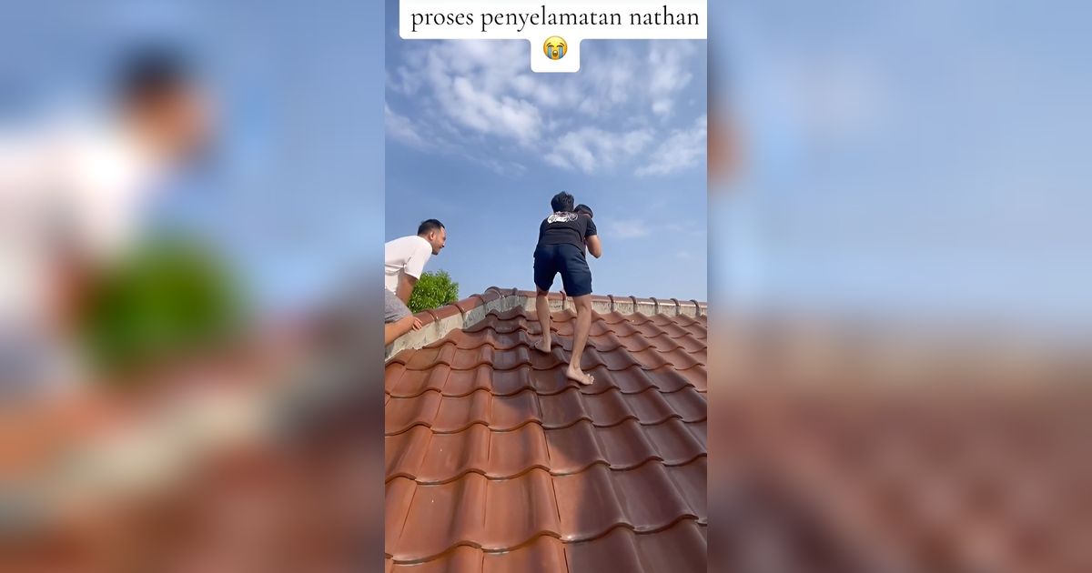 Bikin Panik, Bocah Lelaki Panjang Genteng Rumah karena Ikuti Kartun