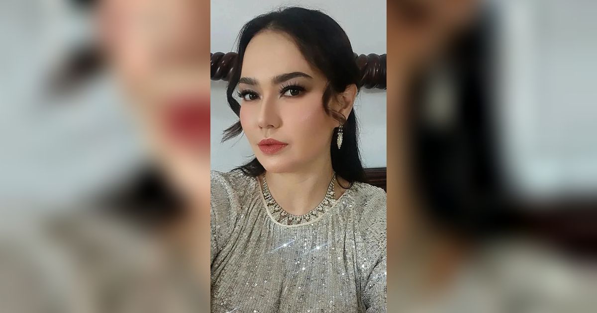 Digugat Cerai Suami, Catherin Wilson Tampil Beda dengan Berhijab
