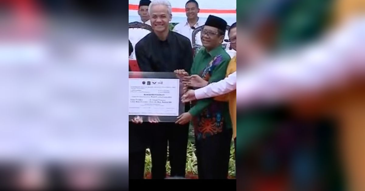 Mahfud MD Pakai Batik Hijau Khas NU Saat Diumumkan Jadi Cawapres Ganjar