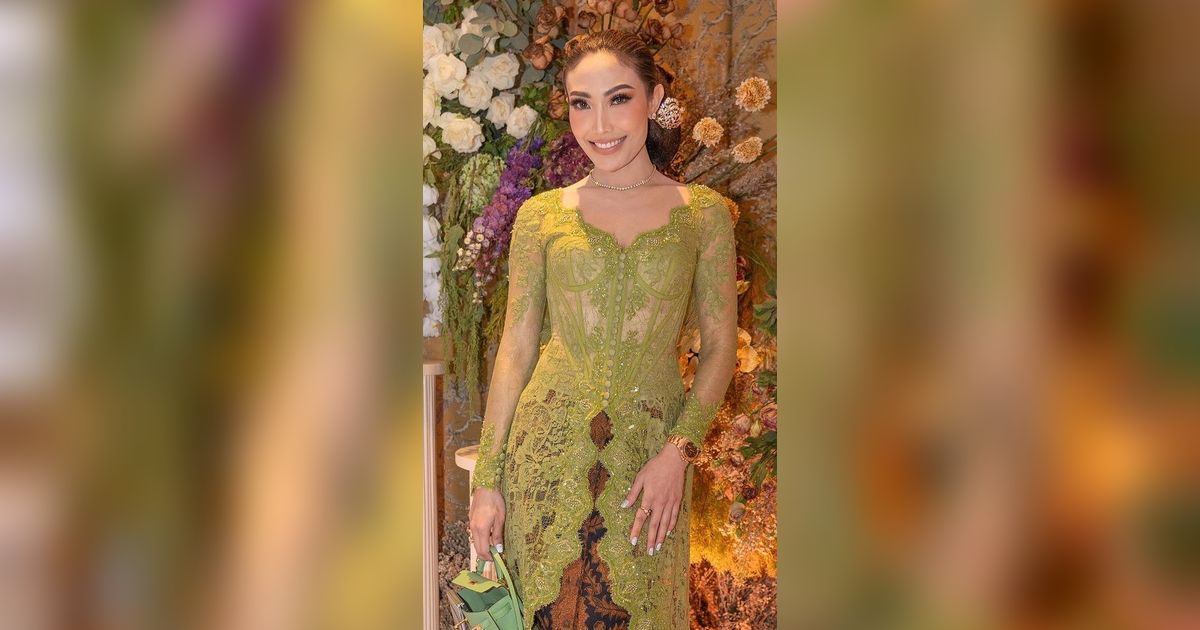 Potret Padu Padan Baju Etnik Inspirasi dari Ayu Dewi