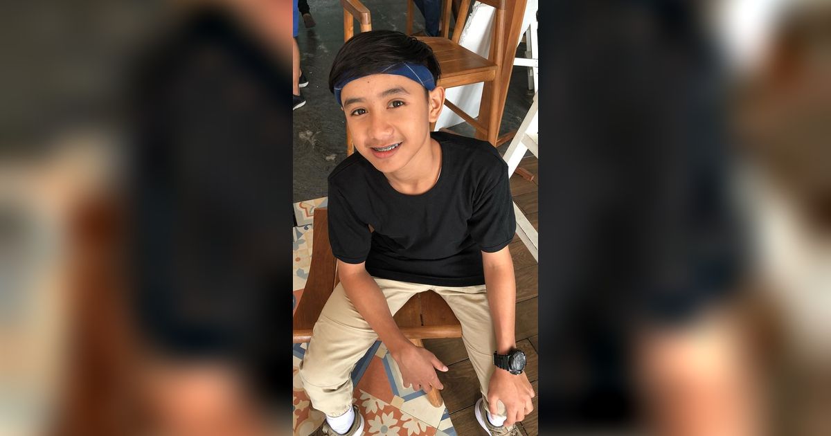 7 Potret Terbaru Bowo Alpenliebe yang Makin Glow Up, Lihat Penampilannya Tanpa Behel