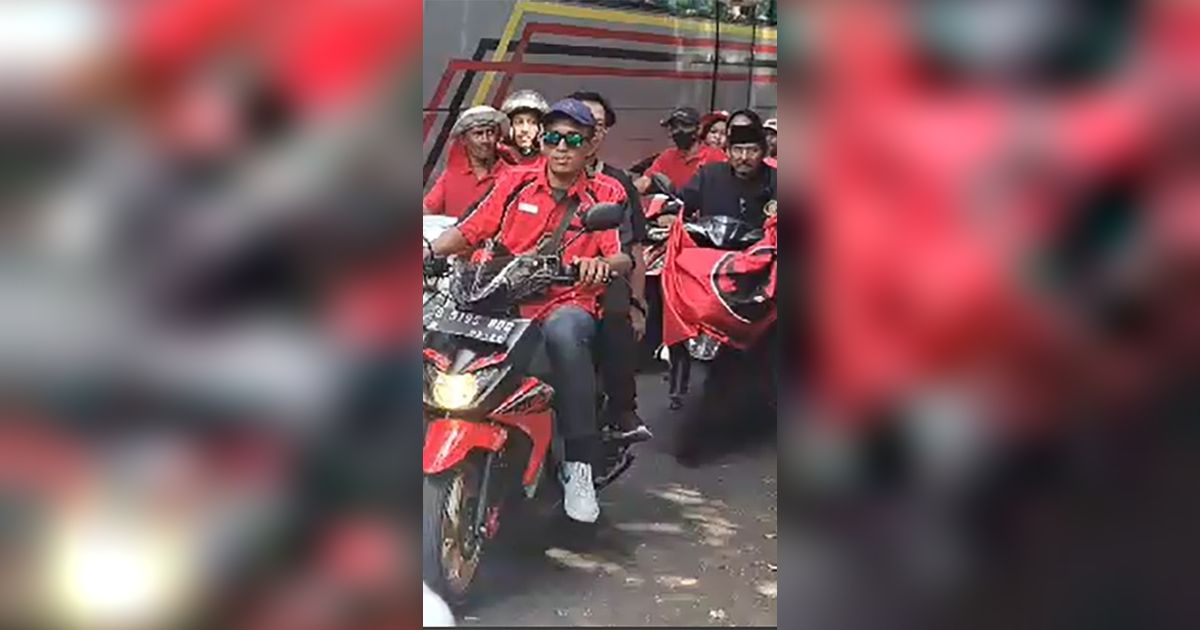 Bergerak ke Kantor KPU, Relawan Ganjar Berangkat Pakai Motor Tanpa Helm