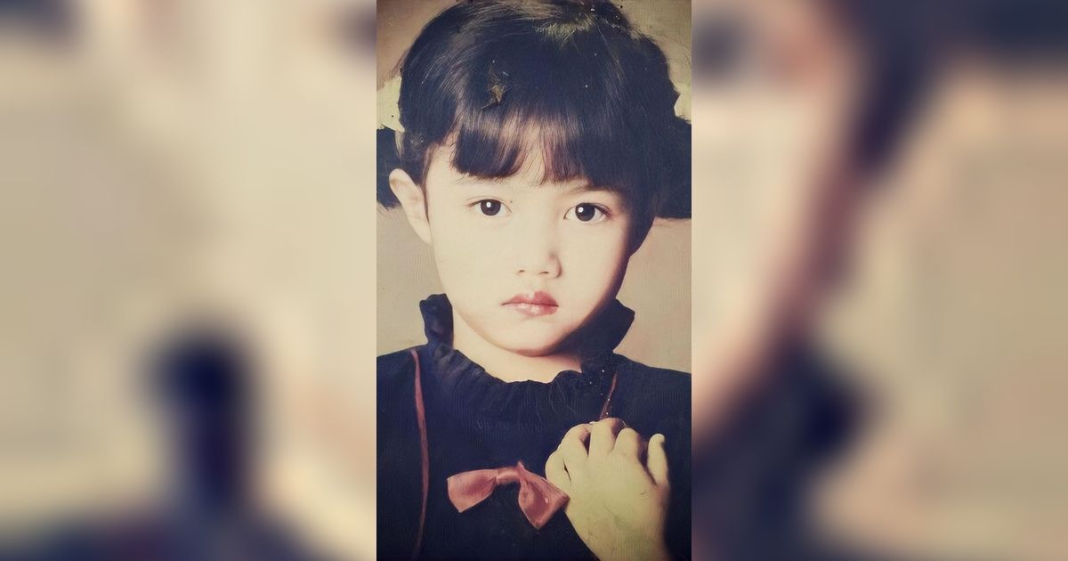 Bocah Rambut Cepol Dua Ini jadi Penyanyi Terkenal, Punya Kebiasaan Unik Makan Kencur Mentah Sebelum Manggung, ayo Bisa Tebak?