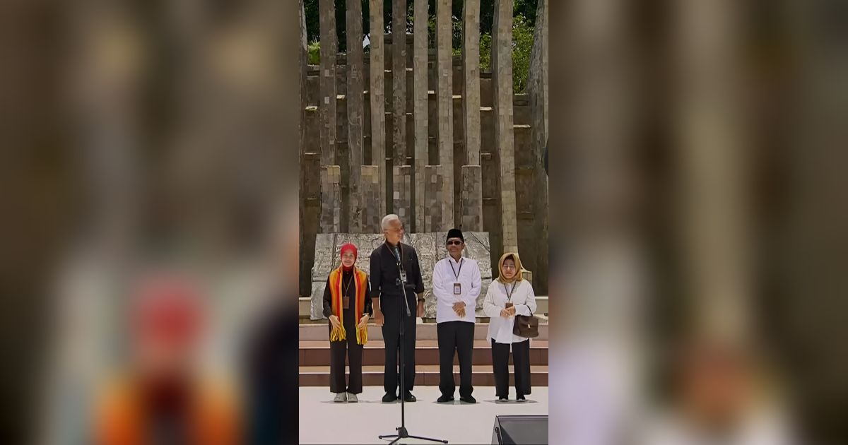 Cerita di Balik Kemeja Putih Mahfud MD yang Dipakai Daftar ke KPU: Baju yang Digunakan Saat Gagal jadi Cawapres Jokowi